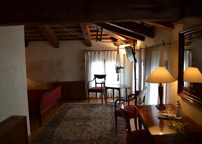 Palazzo Bortolan Konukevi *